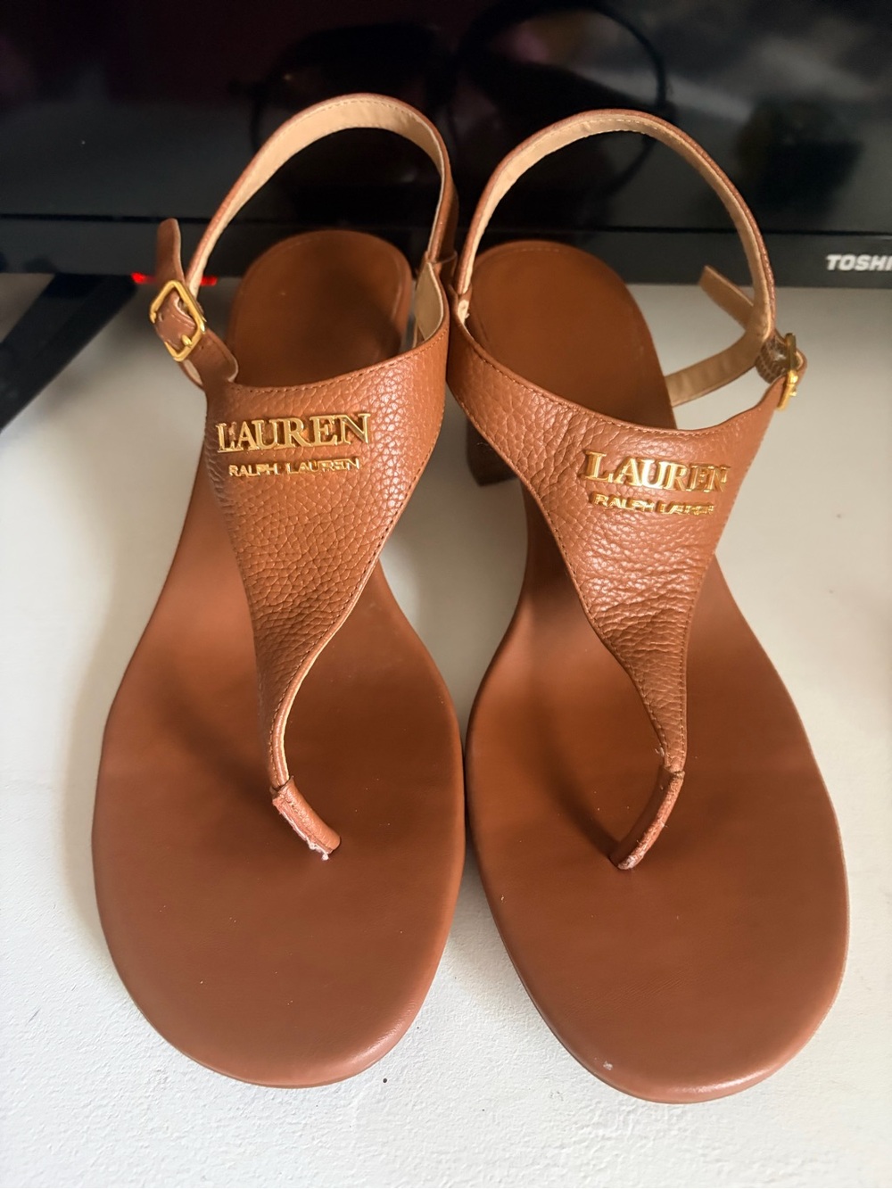8.5 Lauren Ralph Lauren Tan Leather T-Strap Sandals